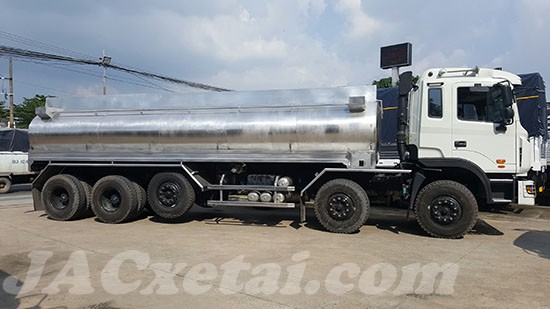 xe-tai-jac-5-do-xitec-cho-xang-dau